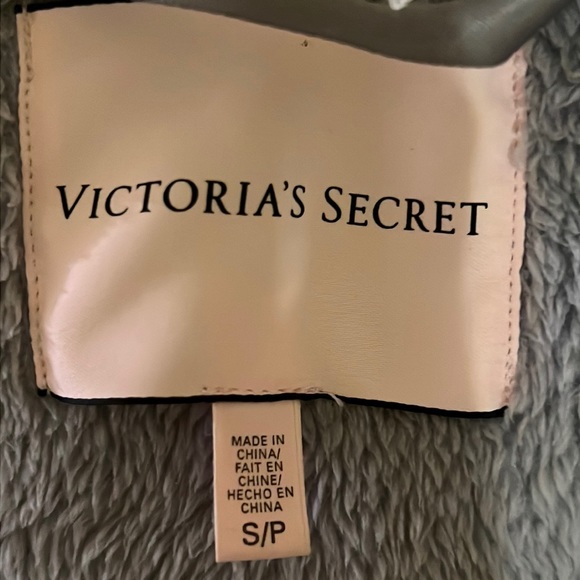 VICTORIA’S SECRET ROBE - Picture 3 of 3
